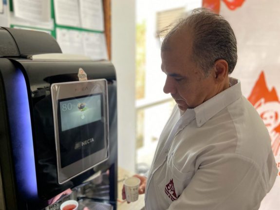 FNC – Comité de Cafeteros del Huila, entregan Máquina Vending para Garzón en sus 237 años